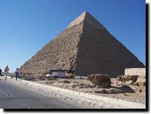 Pyramide de Chphren (136 mtres de hauteur, angle d'inclinaison: 53)
